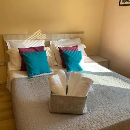*heart Of New Bazaar 1 Bed Apt* * Tirana